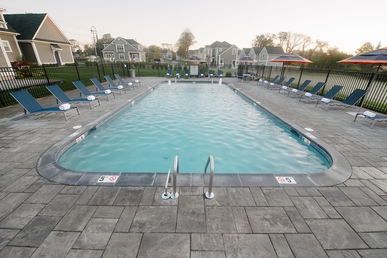 The East Island Reserve Hotel ミドルタウン エクステリア 写真